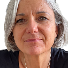 <p>"Die Teilnahme am Executive Programm "Intersectorale Governance" hat mein Verst&auml;ndnis f&uuml;r die Bedeutung und Potentiale einer intersektoralen Zusammenarbeit erheblich erweitert. Das Programm war ausgezeichnet organisiert und bot eine ausgewogene Mischung aus theoretischen Konzepten und praktischen &Uuml;bungen. Die Inhalte waren relevant f&uuml;r die aktuellen Themen und Herausforderungen unserer Zeit - mein Blick darauf wurde gesch&auml;rft. Daher hat die Fortbildung mich sehr gut ger&uuml;stet, um intersektorale Projekte in meiner beruflichen Praxis voranzubringen.&nbsp;<br />Alles in allem: ein tolles Format, das ich uneingeschr&auml;nkt weiterempfehle."</p> <p><strong>Barbara Walder, Referentin, Ministerium f&uuml;r Finanzen Baden-W&uuml;rttemberg</strong></p>