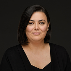 <p>"Die intersektorale Zusammenarbeit mit Wirtschaft, Staat und Zivilgesellschaft ist f&uuml;r Joblinge entscheidend, denn nur durch diese Partnerschaften k&ouml;nnen wir gemeinsam die Br&uuml;cke zur beruflichen Integration junger Menschen bauen. Ohne ein WIR geht es nicht!"</p> <p><strong>Duygu Utku, Managing Director Standort Stuttgart, JOBLINGE e.V.</strong></p>