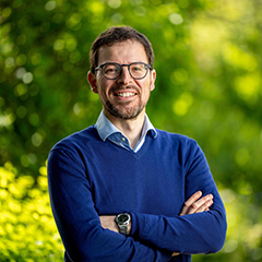 <p>&ldquo;Naturschutz ist immer intersektoral, denn wir ber&uuml;hren immer auch die Interessen anderer. Das ISoG- Programm der DHBW hat mir wertvolle Werkzeuge an die Hand gegeben, um &uuml;ber Sektorengrenzen hinweg zu denken und nachhaltige L&ouml;sungen zu entwickeln. Besonders in meiner Arbeit als Landesvorsitzender des NABU hilft mir dieses Wissen, komplexe Themen effektiv und mir den richtigen Partnern voranzutreiben.&rdquo;</p> <p><strong>Johannes Enssle, Landesvorsitzender, NABU Baden-W&uuml;rttemberg</strong></p>