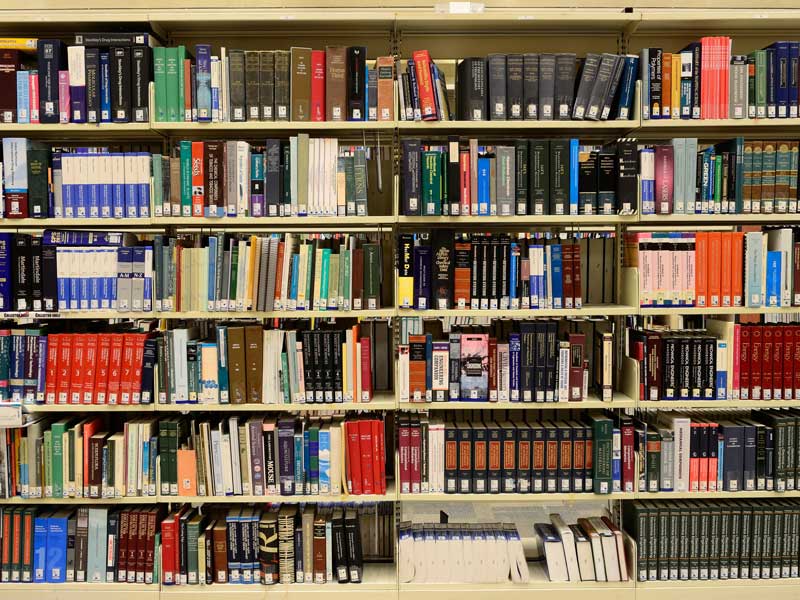 Foto: Bücherregal